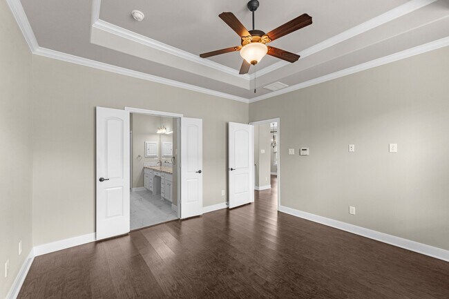 Building Photo - 2034 Que Manor Dr