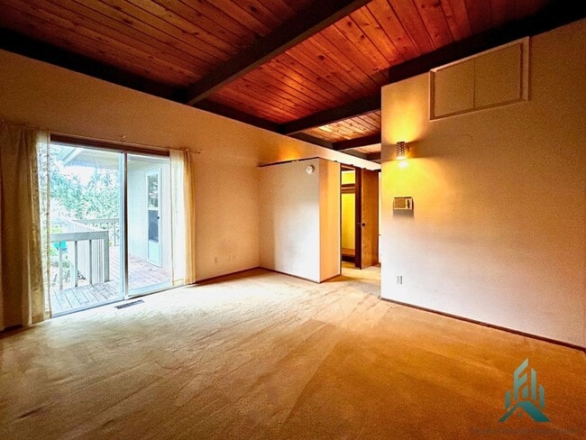 Building Photo - Mid-century Modern Single-family Home for Rent