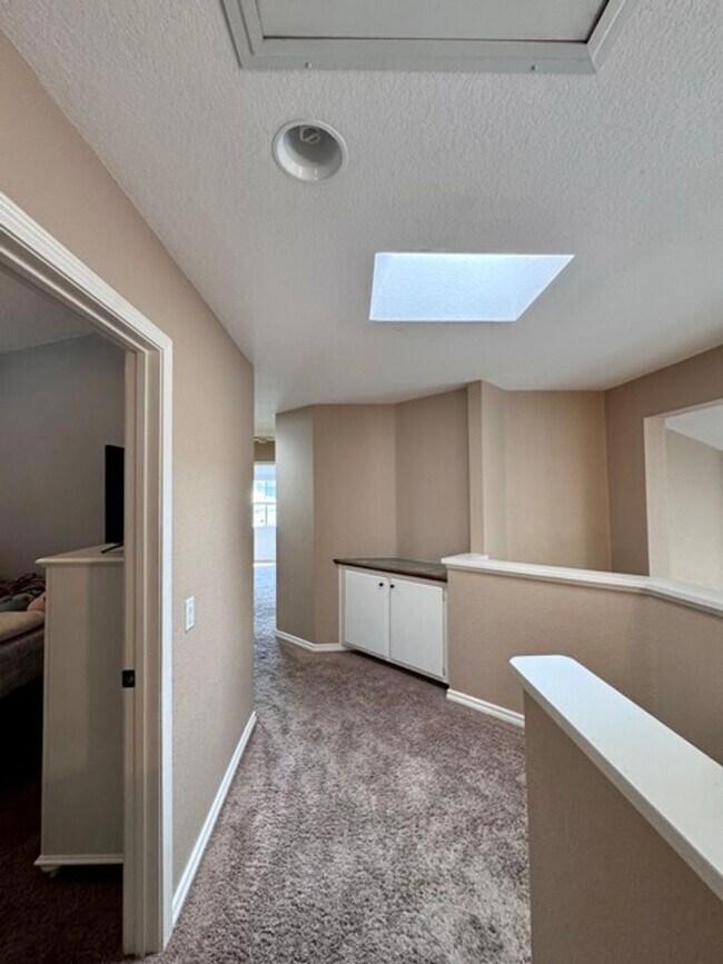 Building Photo - Beautiful 4 Bedroom Pool Home with Solar i...