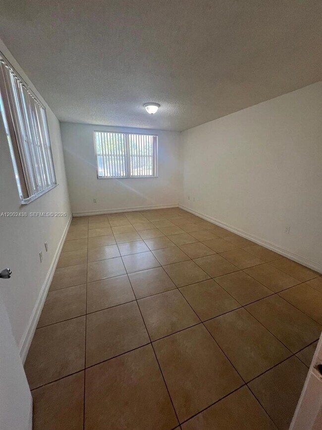 Building Photo - 8333 Lake Dr