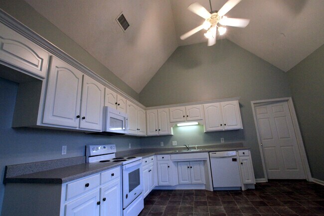 Building Photo - 2105 Academy Way