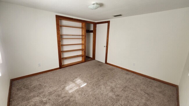 Building Photo - 3 Bedroom 1 Bathroom House