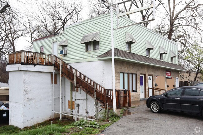 Building Photo - 10906-10910 E Truman Rd