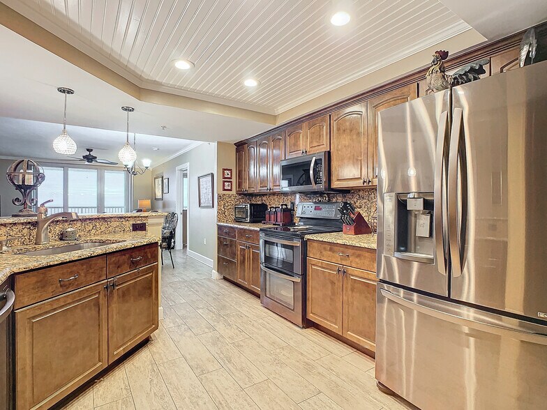kitchen - 2055 S Atlantic Ave