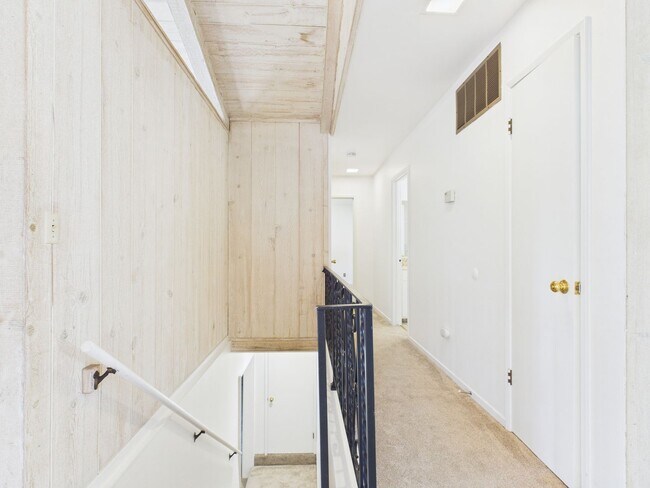 Building Photo - 4 Bedroom family home in Pebble Beach