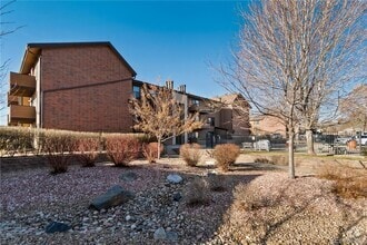 Building Photo - LOCATION LOCATION!! Newly updated 1-bed, 1...