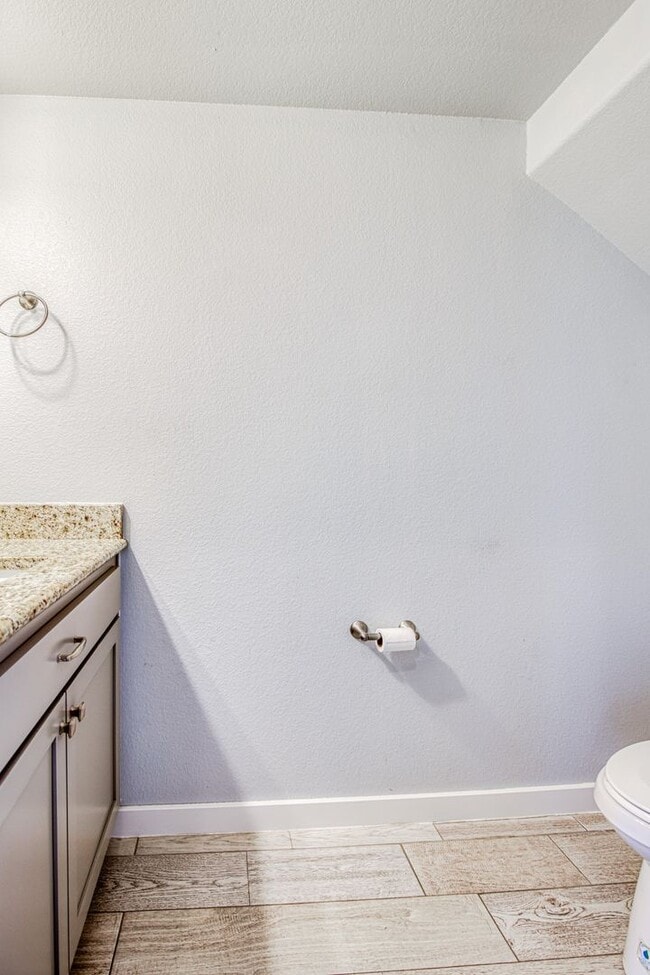 Building Photo - Beautiful 4 bed/2.5 baths in the desirable...
