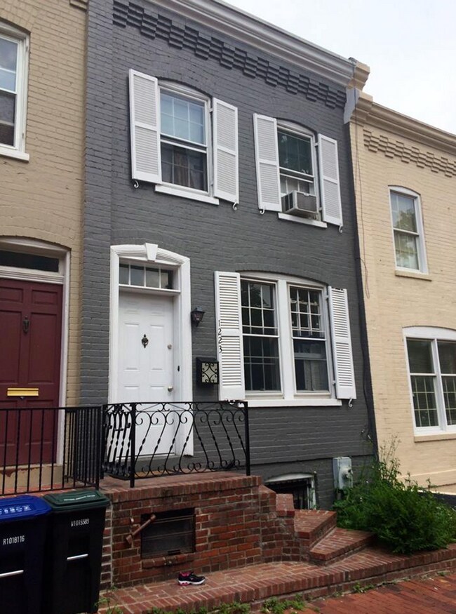 Building Photo - 1223 33rd St NW