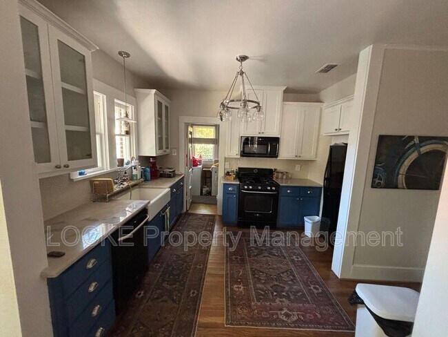 Building Photo - 2615 Cockrell Ave