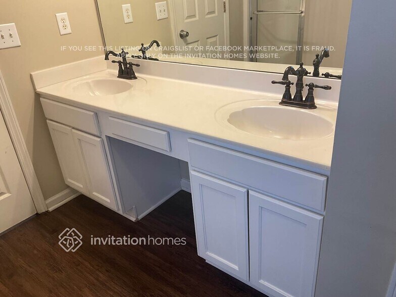 Building Photo - 660 Peachtree Trails Dr