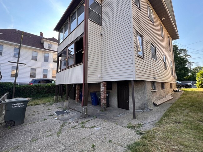 Building Photo - 33 Marion St