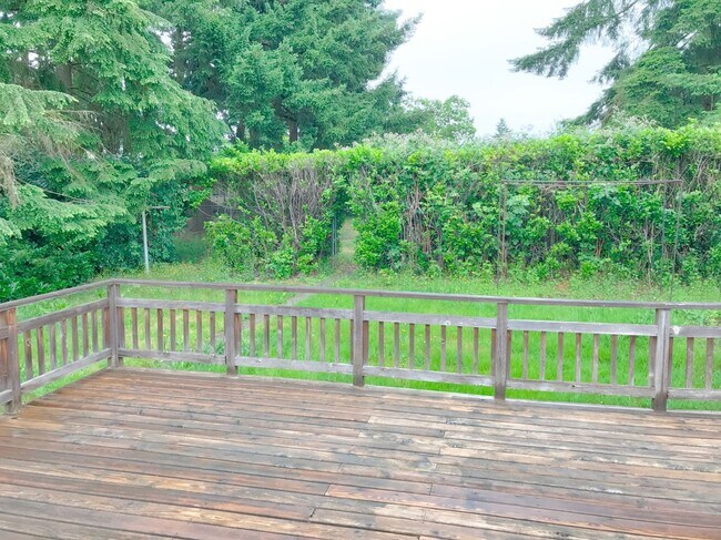 Building Photo - Adorable Hazelwood Bungalow on Secluded Road with Detached Garage, Expansive Basement and Yard