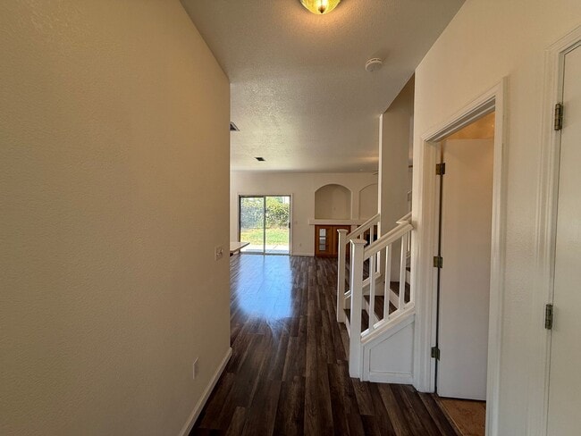 Building Photo - 4-bedroom two story home in Sylvan School ...