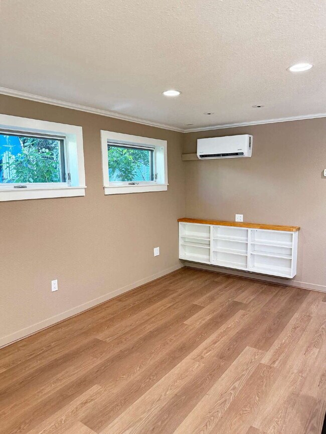 Building Photo - Updated 1-Bedroom Retreat in the Heart of the Springs.