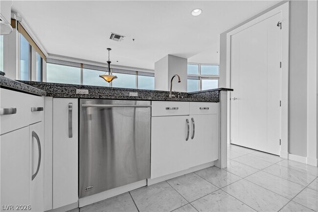 Building Photo - 4525 Dean Martin Dr
