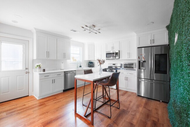 Building Photo - 3828 Derbigny St