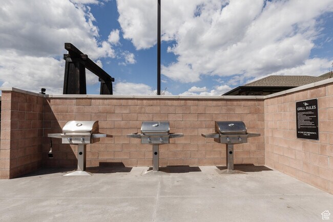 Building Photo - 413 S 1540 E