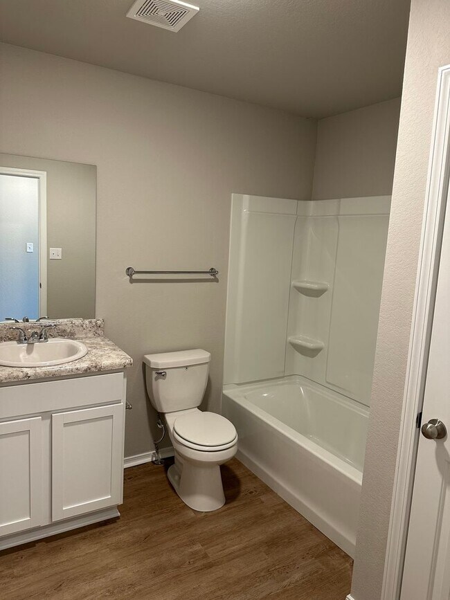 Building Photo - *Pre-leasing* Three Bedroom | Two Bath Hom...