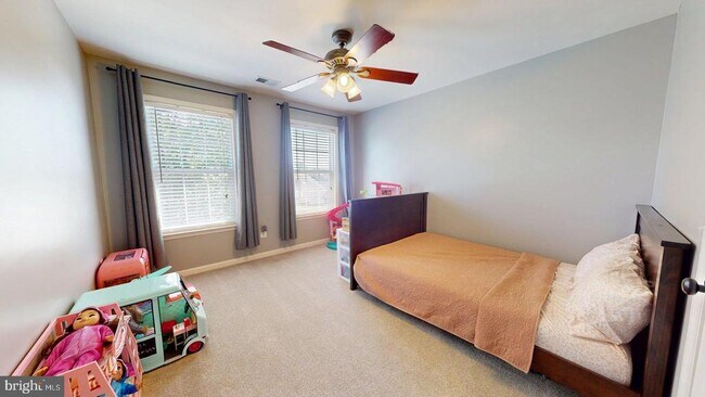 Building Photo - 14 Palace Ln