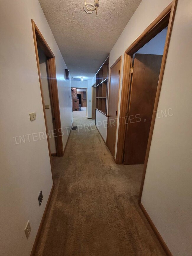 Building Photo - Classic Farmhouse on Murray w/Acreage, Mul...