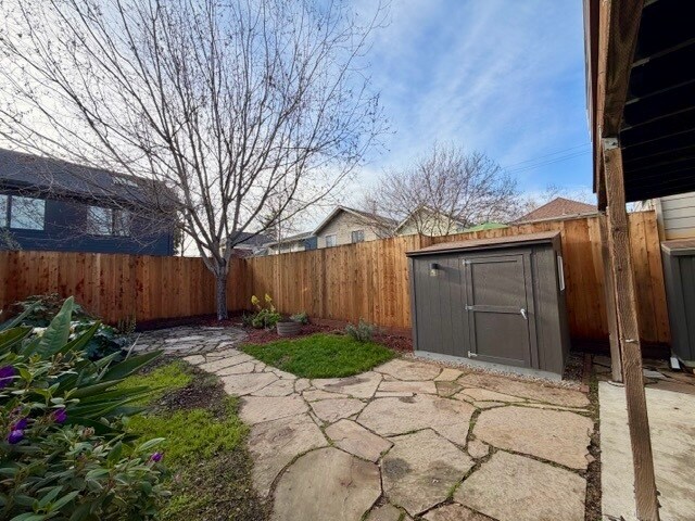 Building Photo - 3263 Louise St