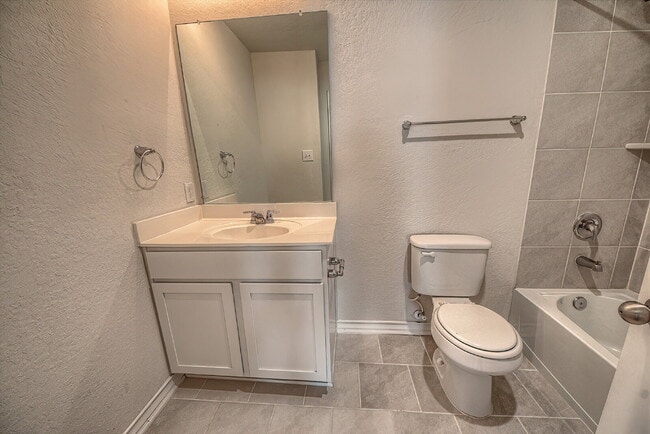 Building Photo - 5-BEDROOM HOME IN WESTPOINTE @ RIVERSTONE