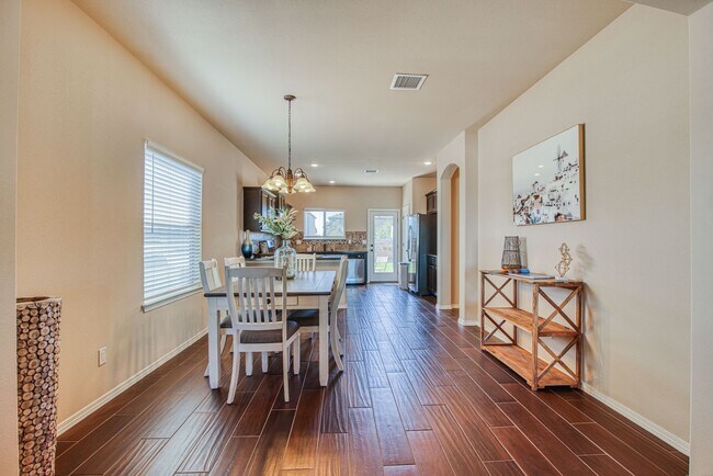 Building Photo - Westside area for Short or Long Term Rental(Completely Furnished) Beautiful 3 bed/2.5 baths