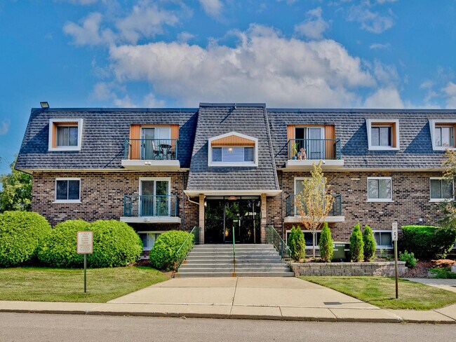 Primary Photo - 3849 N Parkway Dr