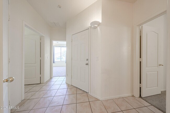 Building Photo - 16925 W Nottingham Way