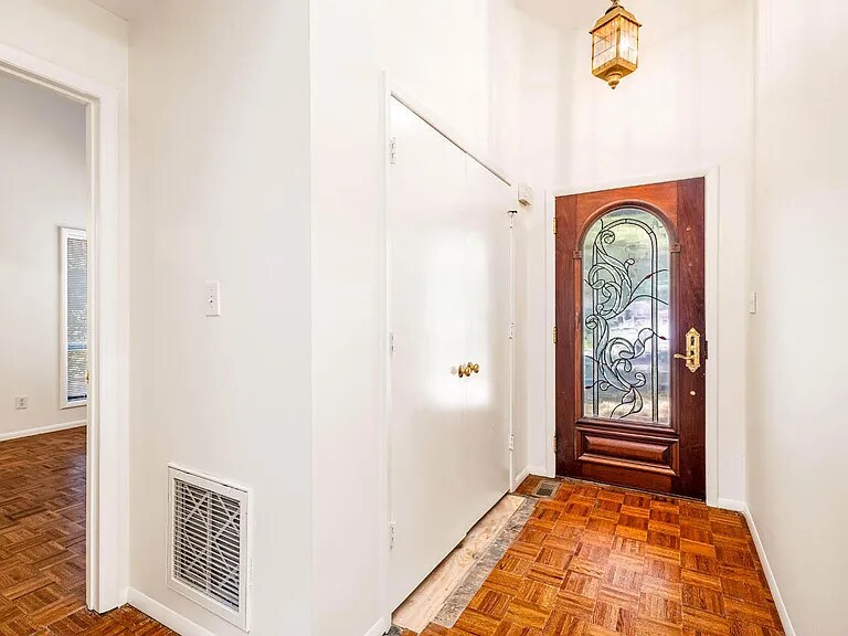 Building Photo - 94 Meadow Run Rd