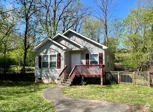 Building Photo - 3 Bedroom in West Asheville!