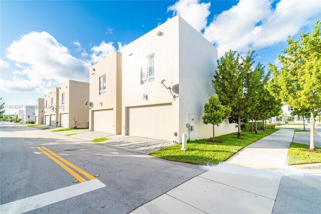 Building Photo - 10334 NW 66th St
