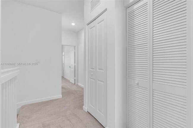 Building Photo - 2661 SE 28th St