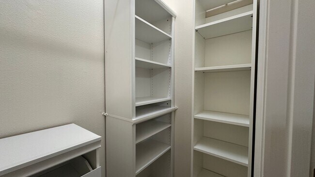 Building Photo - 1653 Cherry Ridge Dr