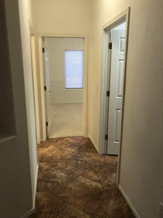 Building Photo - Stunning 3 bedroom 3 bath with Guest House in Sun City Anthem for 55+!