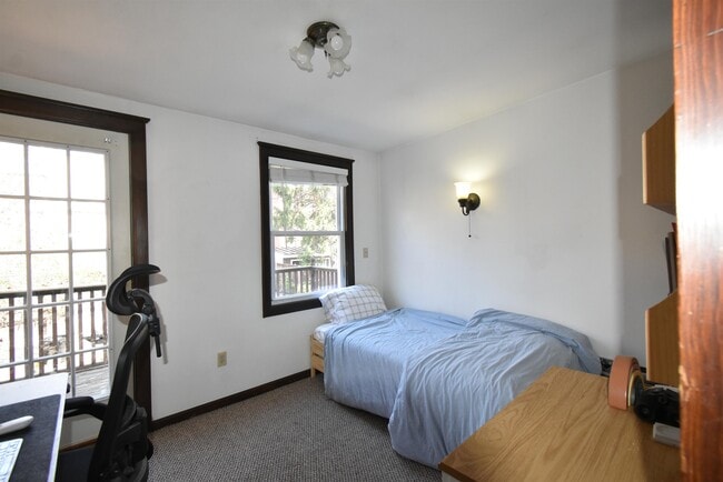 Building Photo - 214 8th St