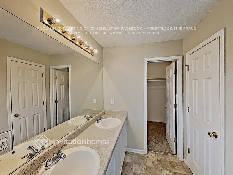 Building Photo - 3539 Riverview Club Dr