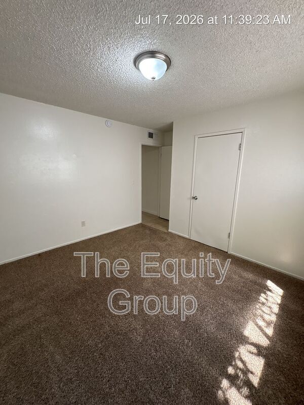 Building Photo - 81 E Hazelwood Dr