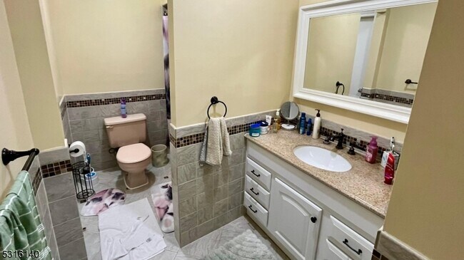 Building Photo - 188 Riva Dr