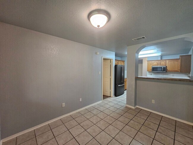 Building Photo - 4507 Twin Oaks Cir
