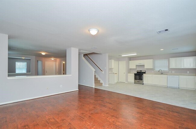 Building Photo - 12039 Madison Oak St