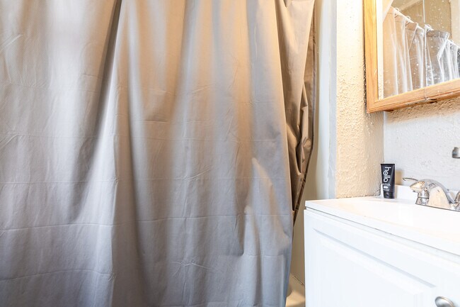 Building Photo - 208 Bosley St