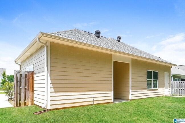Building Photo - 213 Hampton Dr