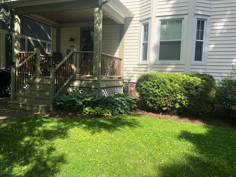 Covered Front Porch - 252 Brunswick St
