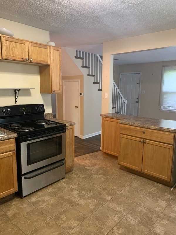 Building Photo - 4201 Dinglewood Ave