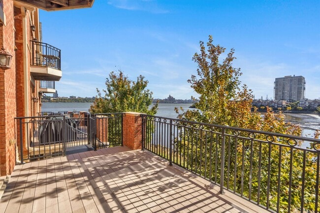 Building Photo - 17 Moorings Ln