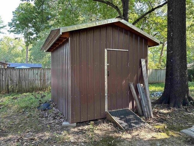 Building Photo - 9615 Comstock Rd