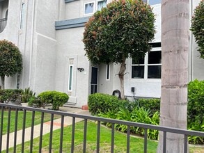 Building Photo - 2Bed/2.5Bath Condo Near Downtown Oceanside...