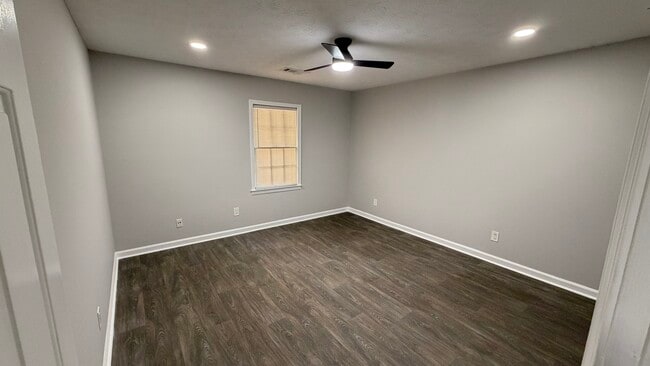 Building Photo - 3461 Southgate Trail SE