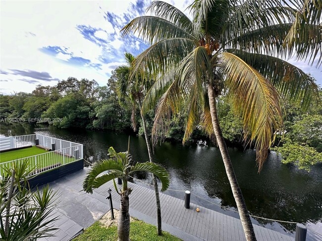 Building Photo - 1400 NE 56th St